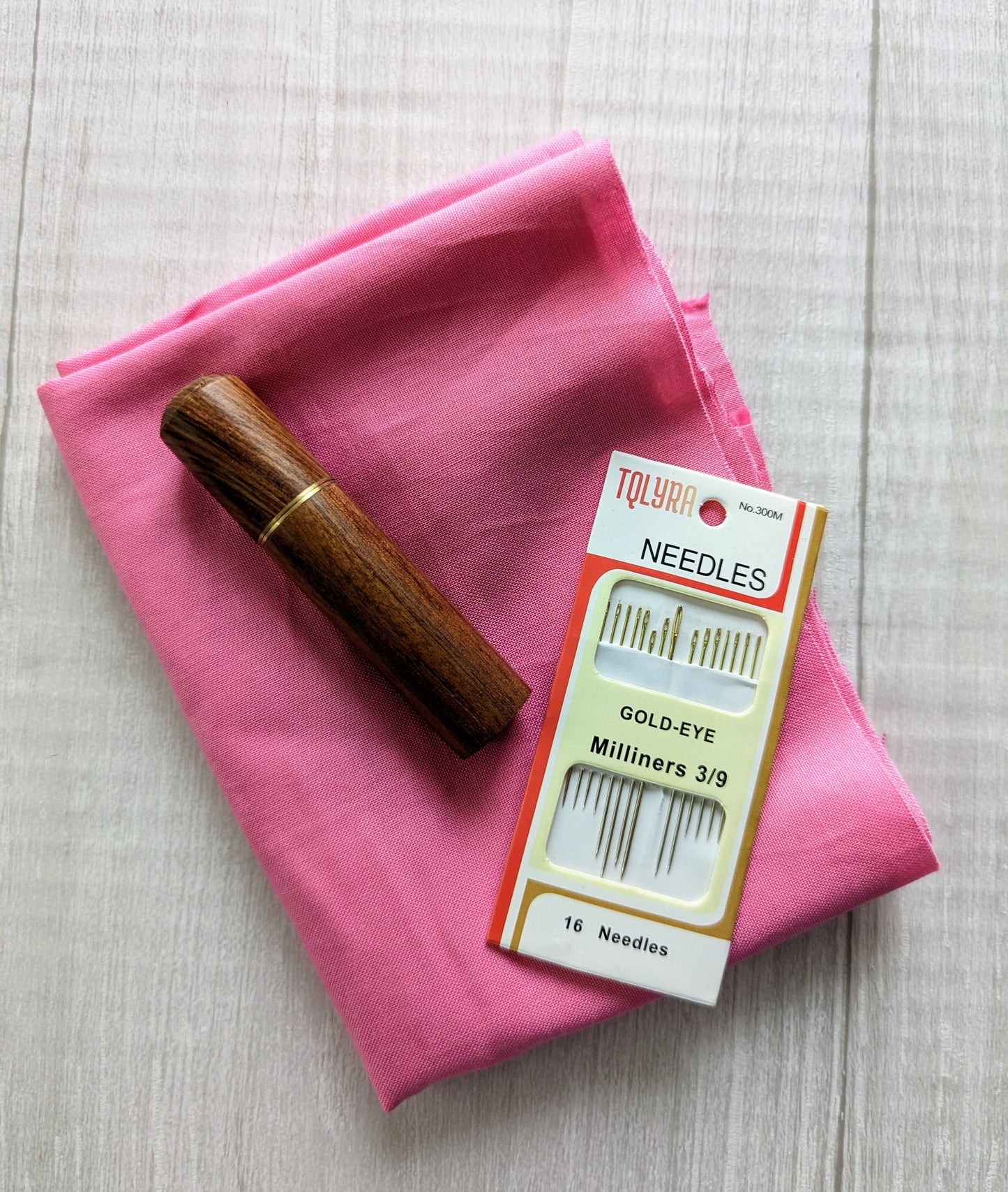 Wood sewing needle travel case