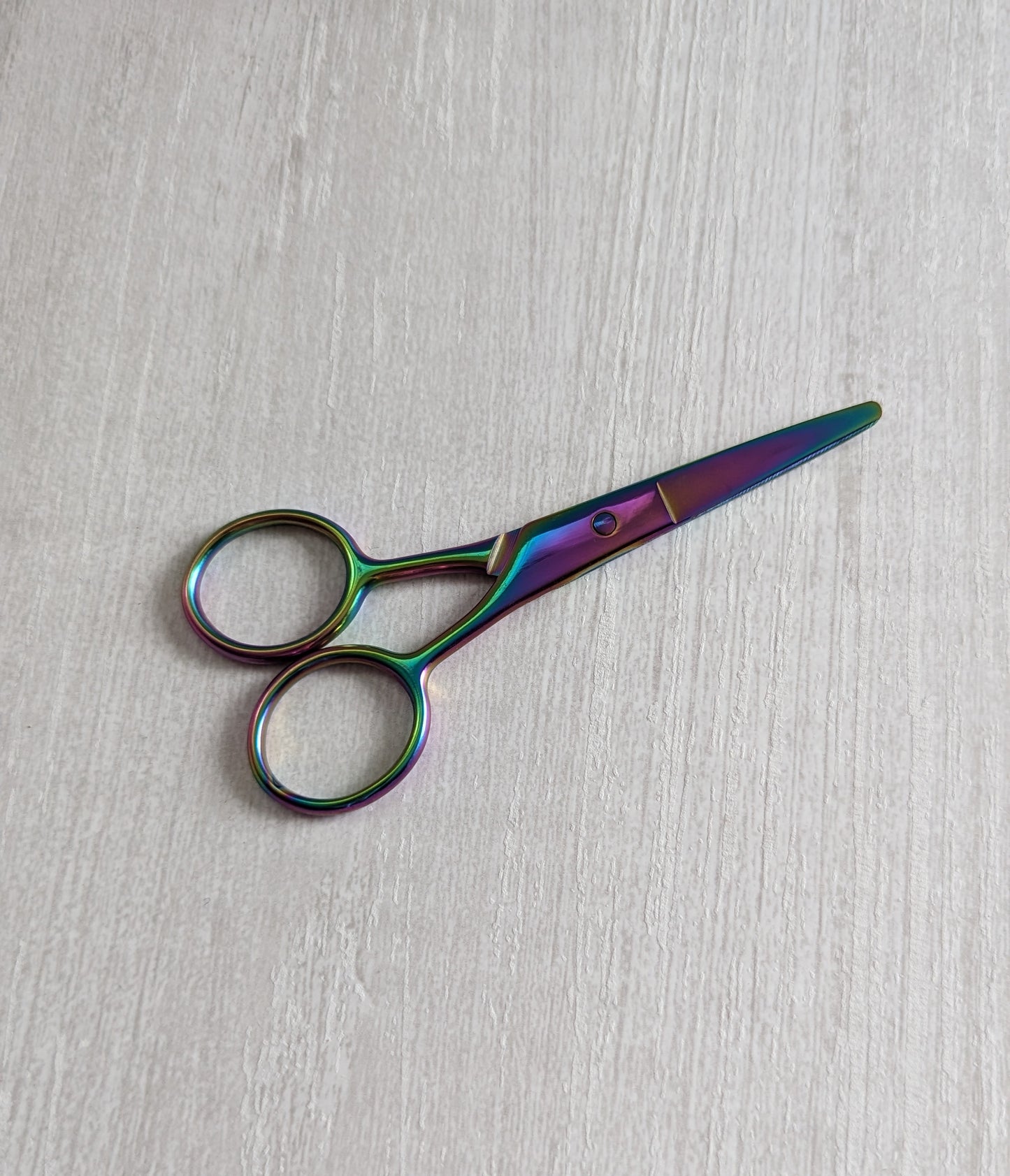 Rainbow round-nose scissors